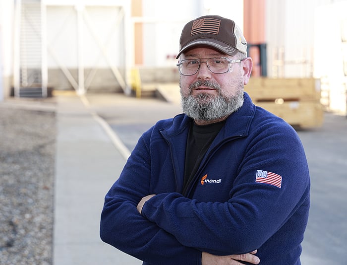 mondi employee working on computer